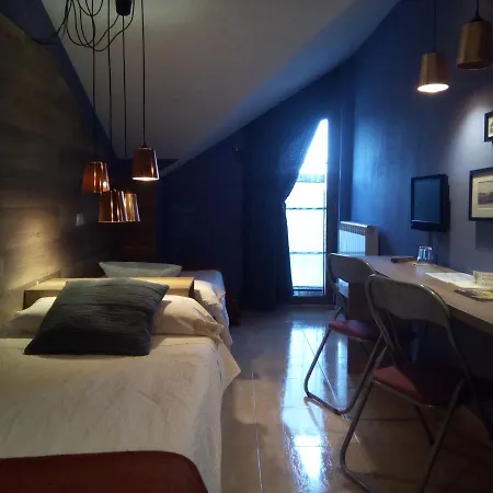Hostal Catalina De Austria Guest house