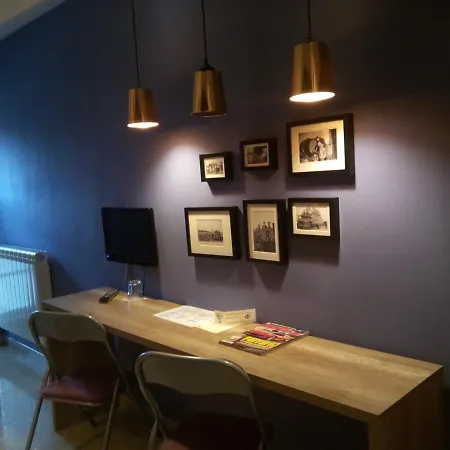 Guest house Hostal Catalina De Austria 2*