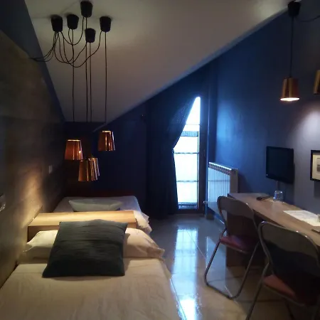 Hostal Catalina De Austria 2*